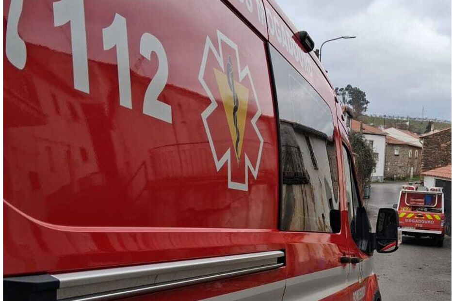 Idosa morre atropelada em Mogadouro; bombeiros e INEM no local