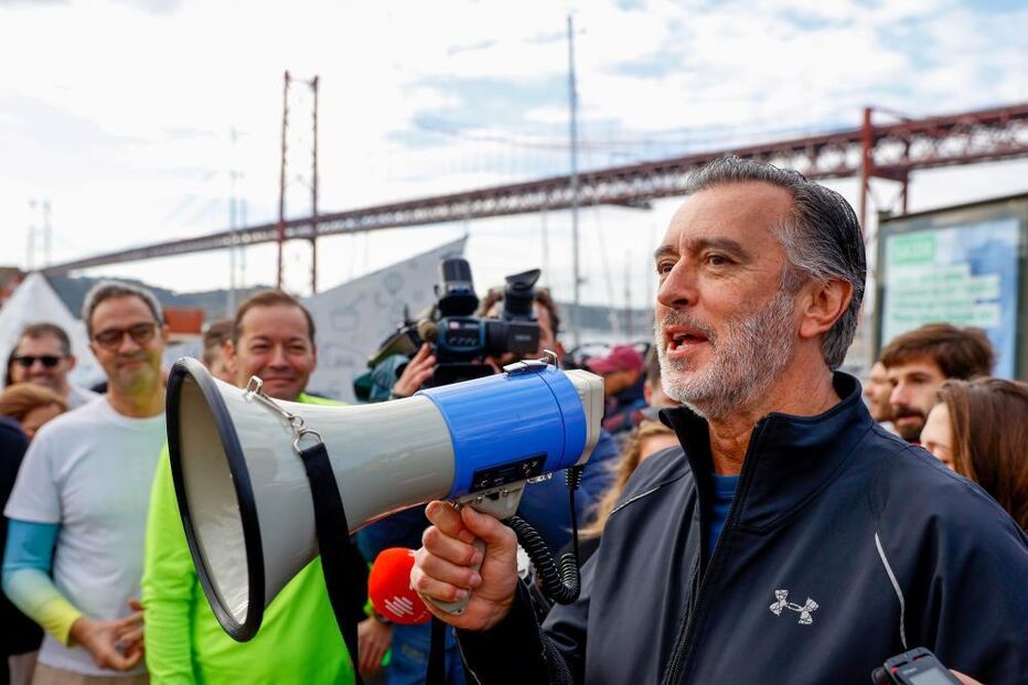 Cotrim Figueiredo discursa em Lisboa, confiante na ida à segunda volta nas eleições