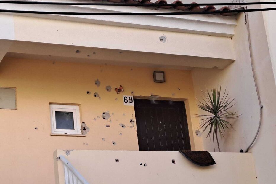 A fachada danificada