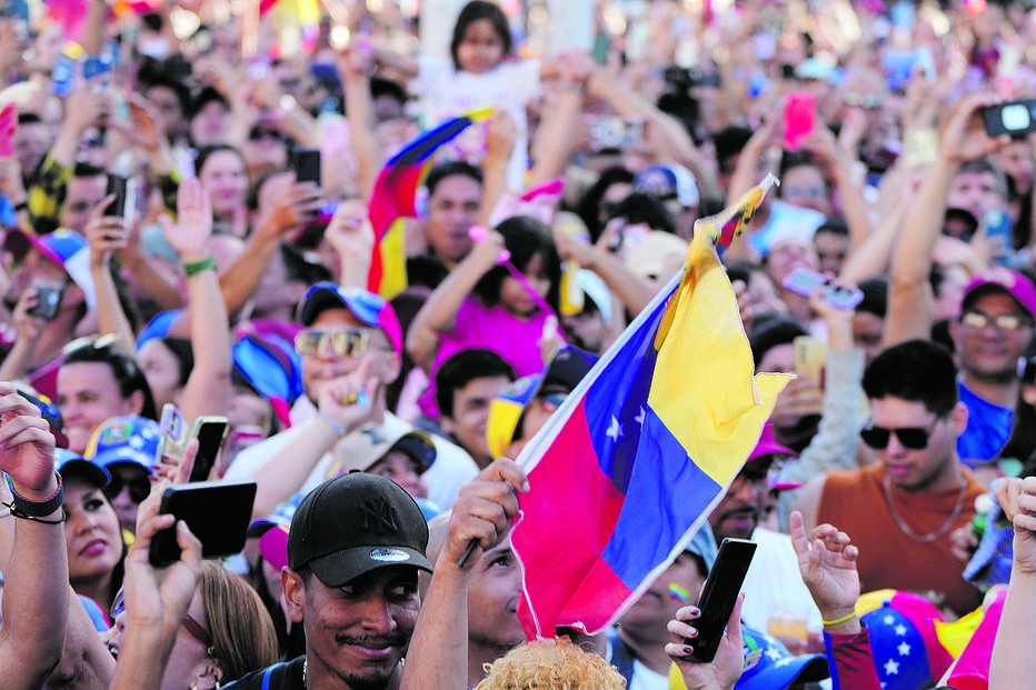 Comunidade venezuelana em Buenos Aires, na Argentina, foi das primeiras a sair à rua