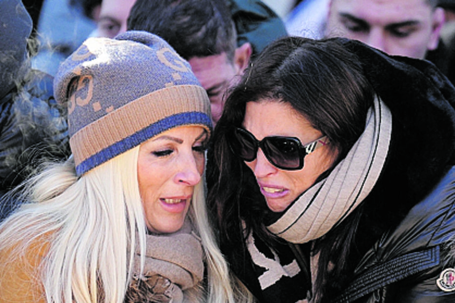 Homenagem às vítimas do incêndio no bar da Suíça