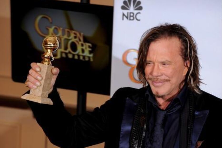 Mickey Rourke enfrenta dificuldades financeiras e apela por ajuda