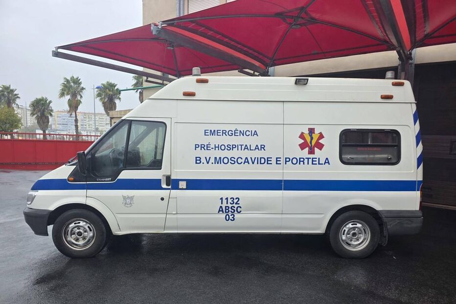 Ambulância de emergência pré-hospitalar dos Bombeiros de Moscavide e Portela