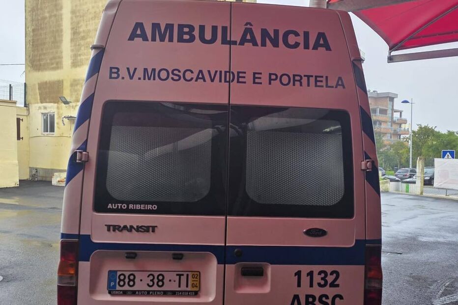 Ambulância dos Bombeiros de Moscavide e Portela disponível para venda