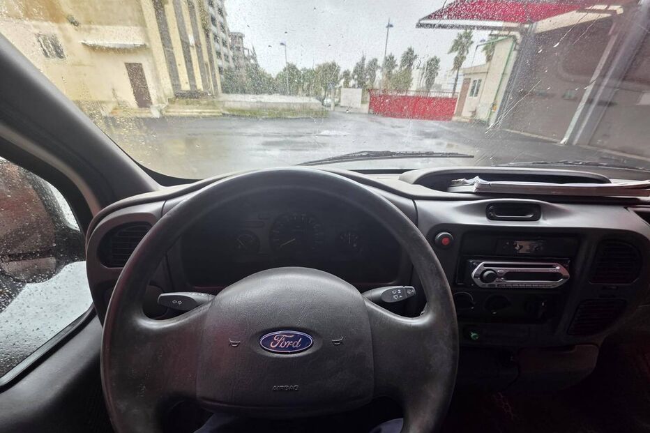 Ambulância dos bombeiros de Moscavide e Portela à venda por 5 mil euros