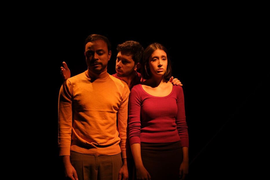 Espetáculo teatral aborda a imigração e os desafios enfrentados por imigrantes
