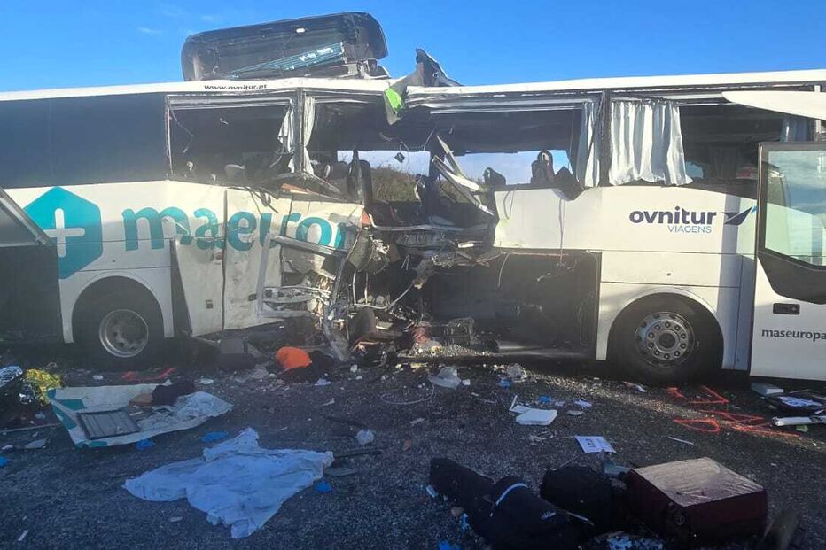 Autocarro português envolvido em choque em cadeia com 100 viaturas em França. Há dois mortos 