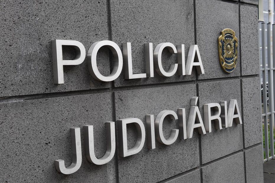 PJ detém homem com haxixe na Madeira; suspeito aguarda julgamento.
