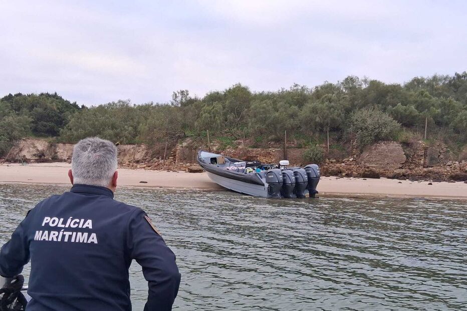 A lancha encalhada em Troia
