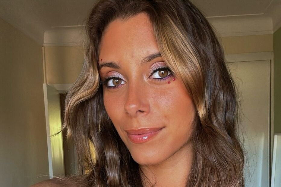 Namorada de Maycon Douglas partilha fotos e emoção nas redes sociais.
