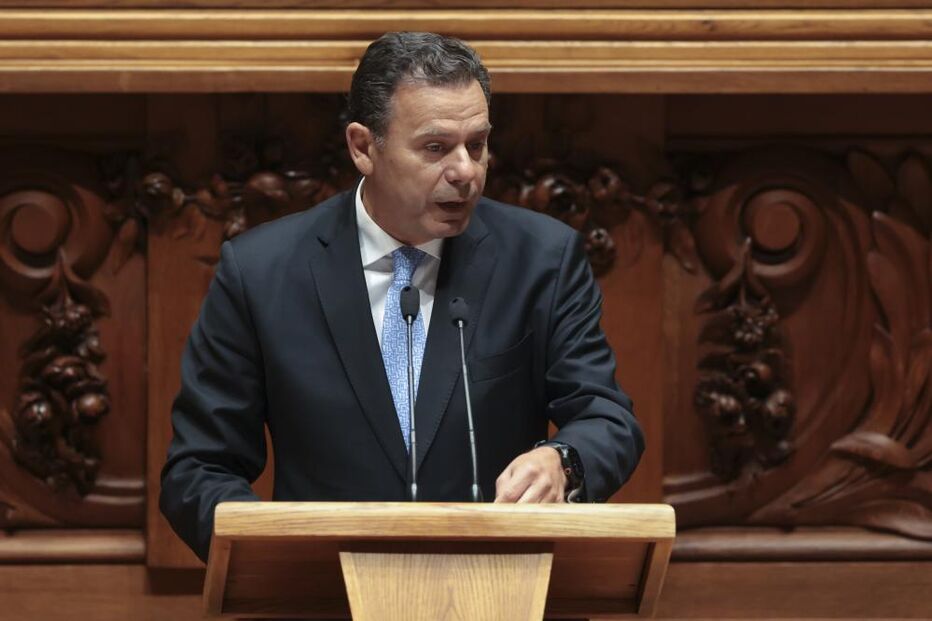 Montenegro discursa sobre o papel dos EUA na transição democrática