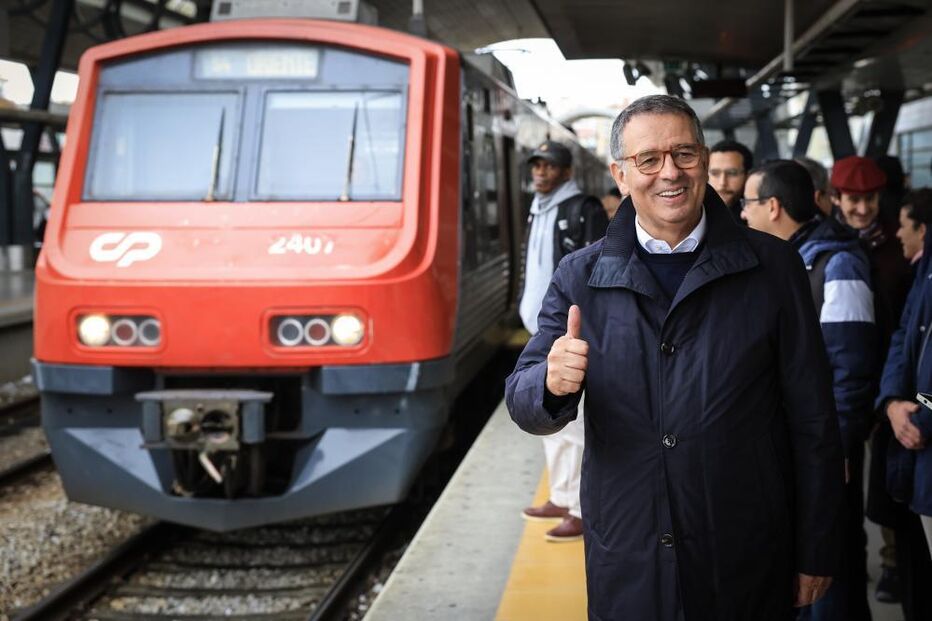 Seguro viaja de comboio de Sintra para Lisboa