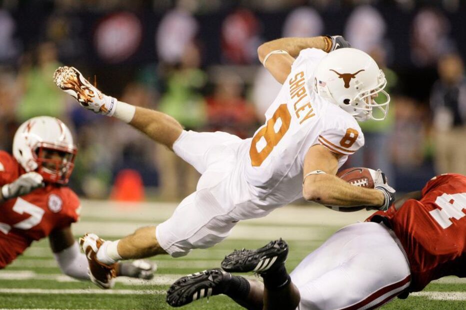 Ex-jogador de futebol americano sofre ferimentos graves num incêndio