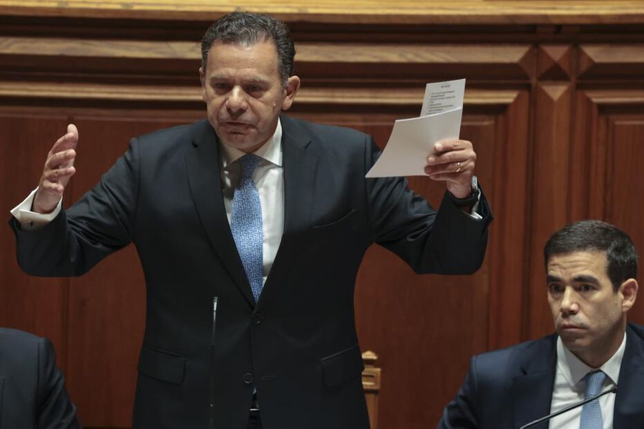 Luís Montengro, primeiro-ministro, durante o primeiro debate quinzenal de 2026