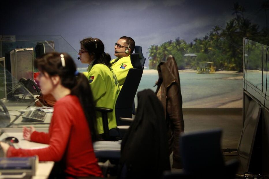 Operadores do INEM trabalham em centrais de emergência médica