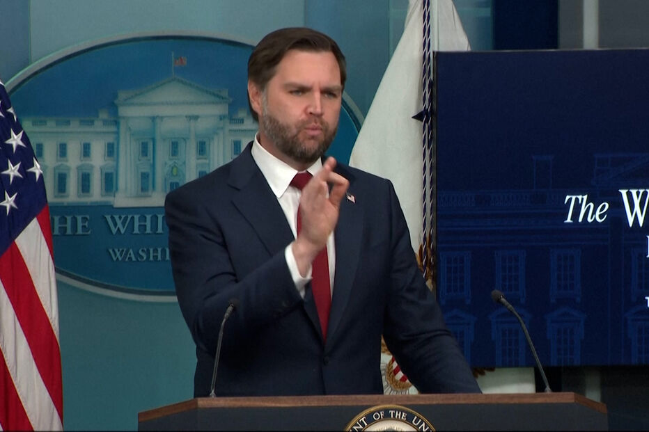 “Como é que se deixaram transformar em agentes de propaganda?”: JD Vance crítica jornalistas após pergunta sobre o ICE  