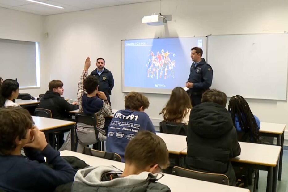 Operação da PSP 'Joga pelo Seguro' levada a escolas para prevenir violência no desporto