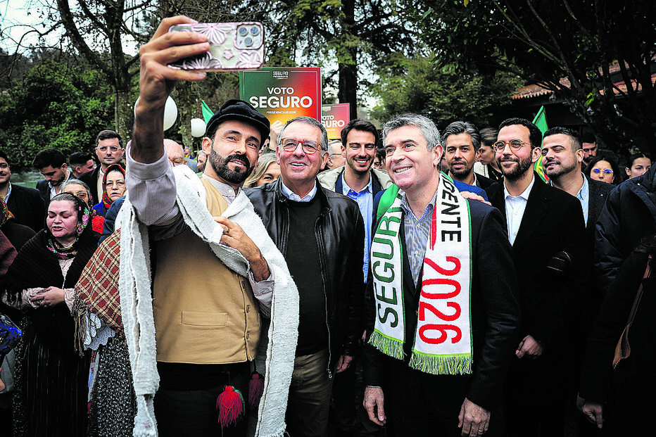 Secretário-geral do PS juntou-se à campanha e atacou adversários do candidato socialista