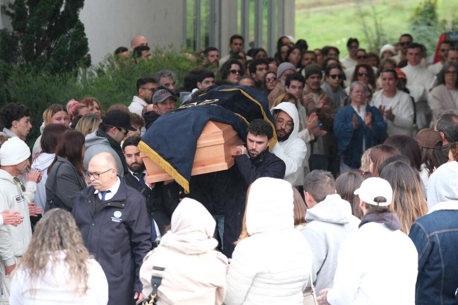 Funeral de Maycon Douglas reúne amigos e familiares