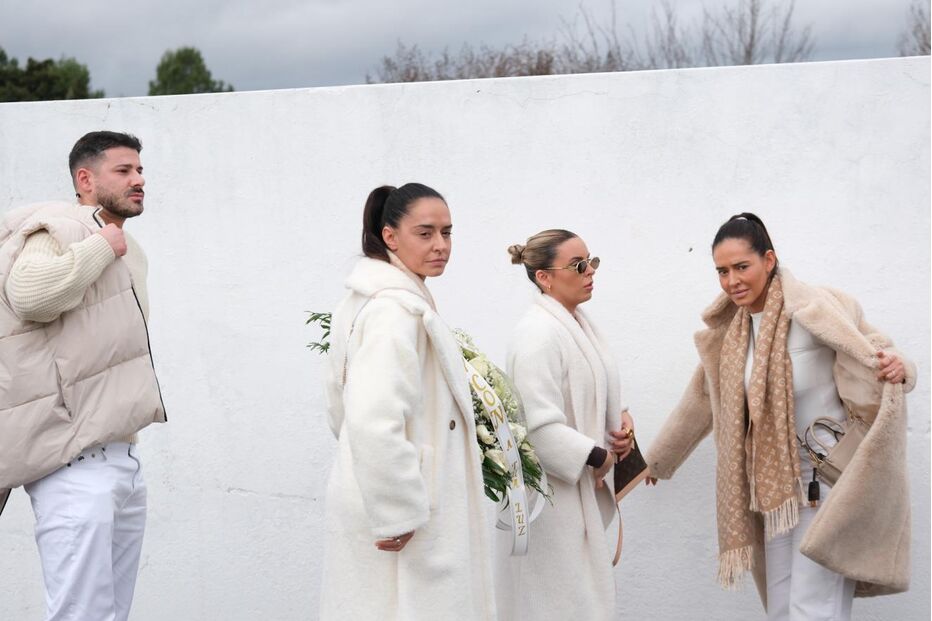 Familiares no funeral de Maycon Douglas, neste domingo