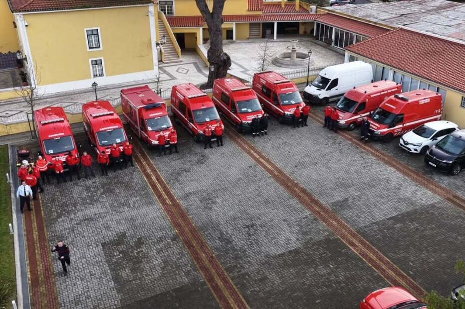 Bombeiros acionados 16 vezes pelo INEM para salvar vidas.
