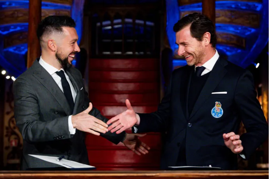 Farioli renova contrato com o FC Porto até 2028, após acordo com Villas-Boas