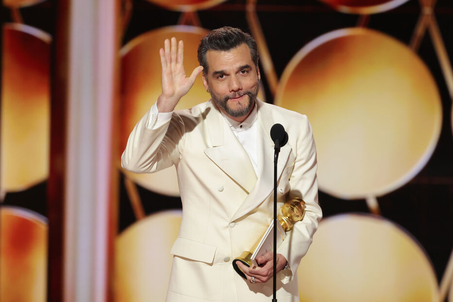 Wagner Moura nos Globos de Ouro 2026, ao lado de outros vencedores