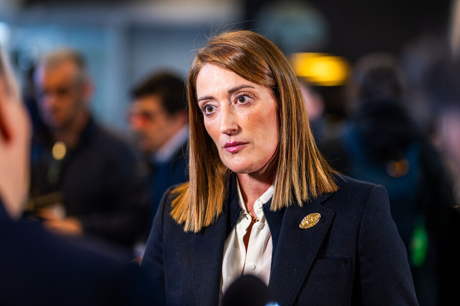 Roberta Metsola impede entrada de diplomatas iranianos no Parlamento Europeu