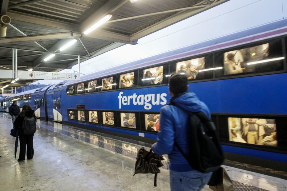 Petição exige melhoria do serviço da Fertagus devido a transtornos para trabalhadores e estudantes