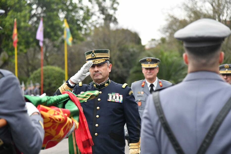 Comandante geral da GNR e chefe do Exército durante a condecoração
