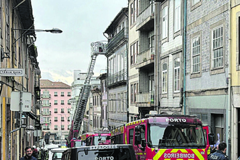 Sete assistidos em prédio onde viveu Sá Carneiro 
