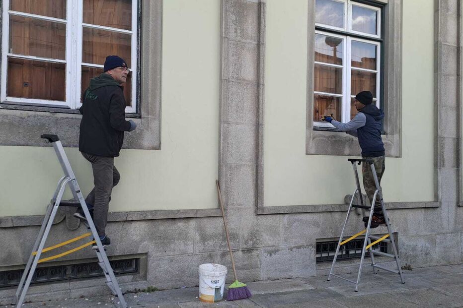 Homem detido por vandalizar Tribunal de Viana do Castelo, após partir janelas