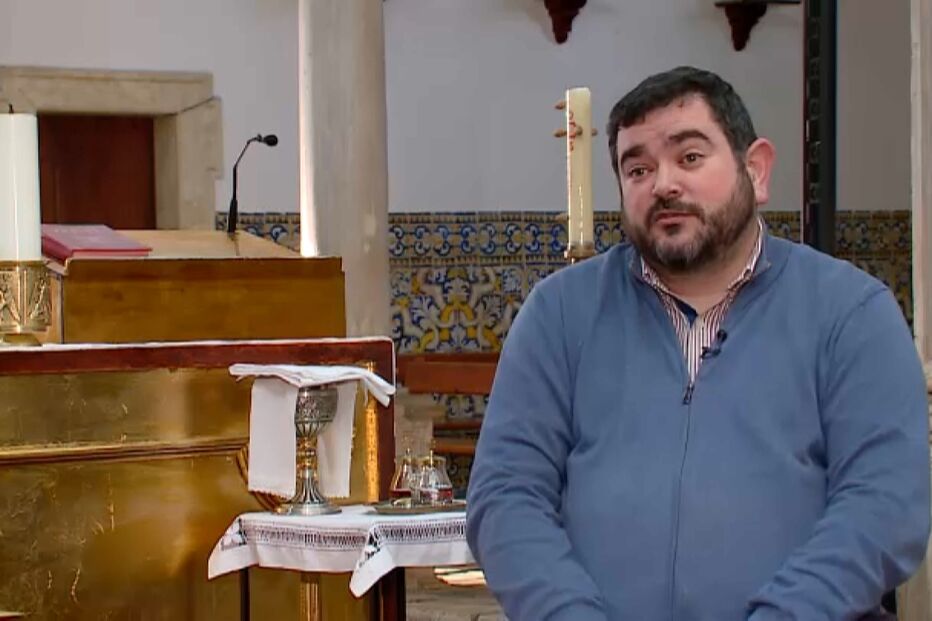 Padre relata episódios de vandalismo e furtos frequentes em cemitério de Alhos Vedros. Moradores pedem intervenção