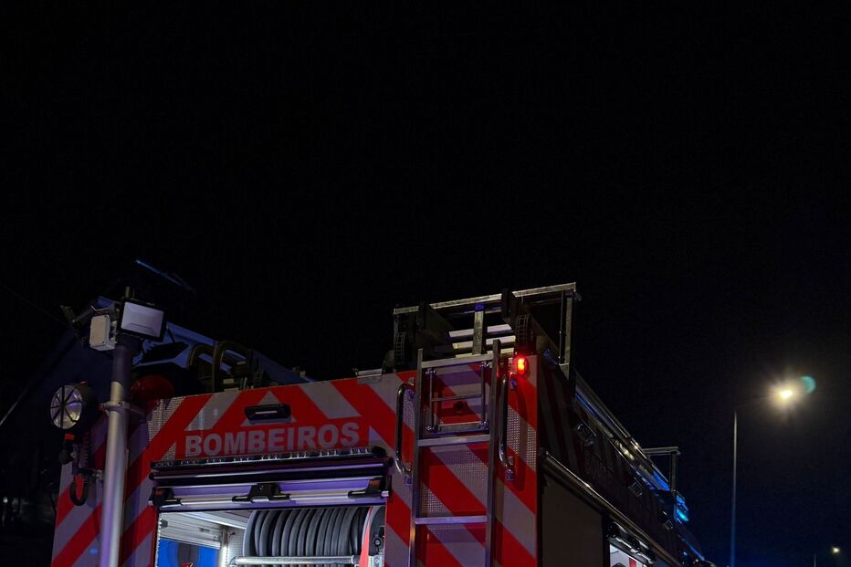 Incêndio em Penafiel desalojou sete pessoas; bombeiros no local