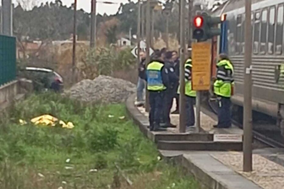 Um homem morreu colhido por um comboio em Ovar, que seguia de Aveiro para Espinho