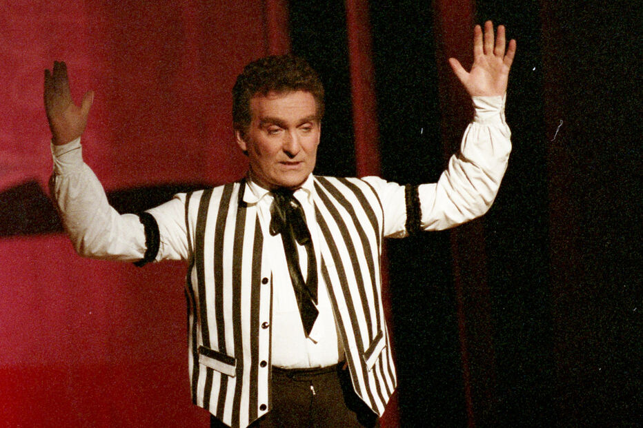 Joel Branco festeja aniversário na Casa do Artista após rumores