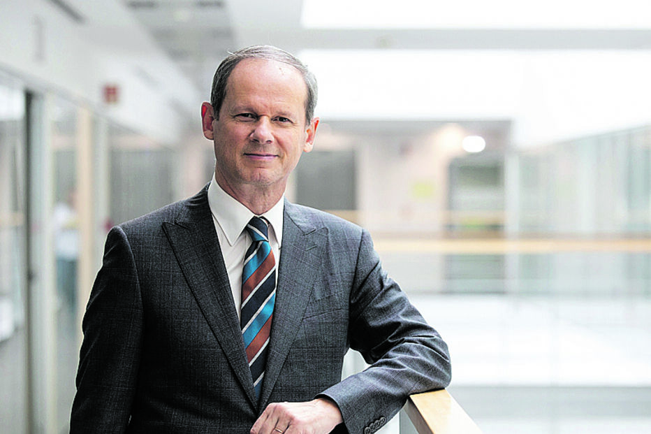 José Rodrigues dos Santos conduz toda a operação eleições do canal do Estado 