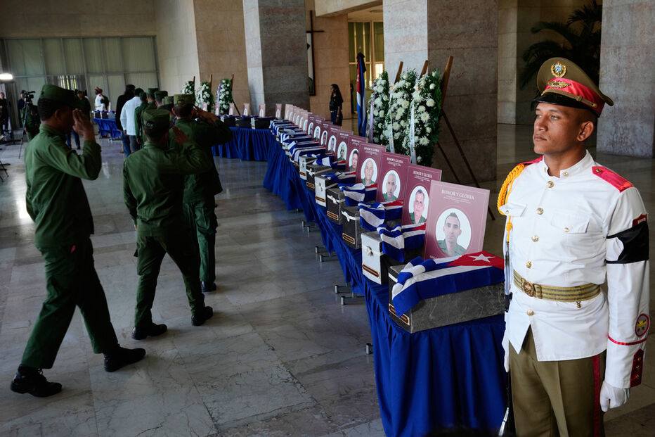 Cerimónia militar em Cuba homenageia vítimas de ataques patrocinados pelos EUA