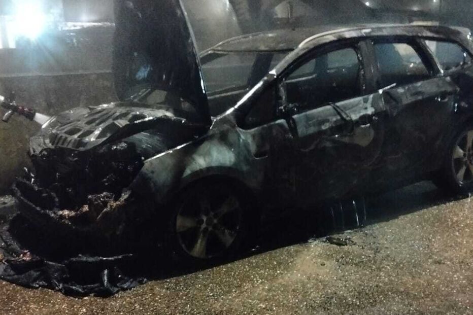 Viatura incendiada em Constância; PJ investiga ameaças a casal