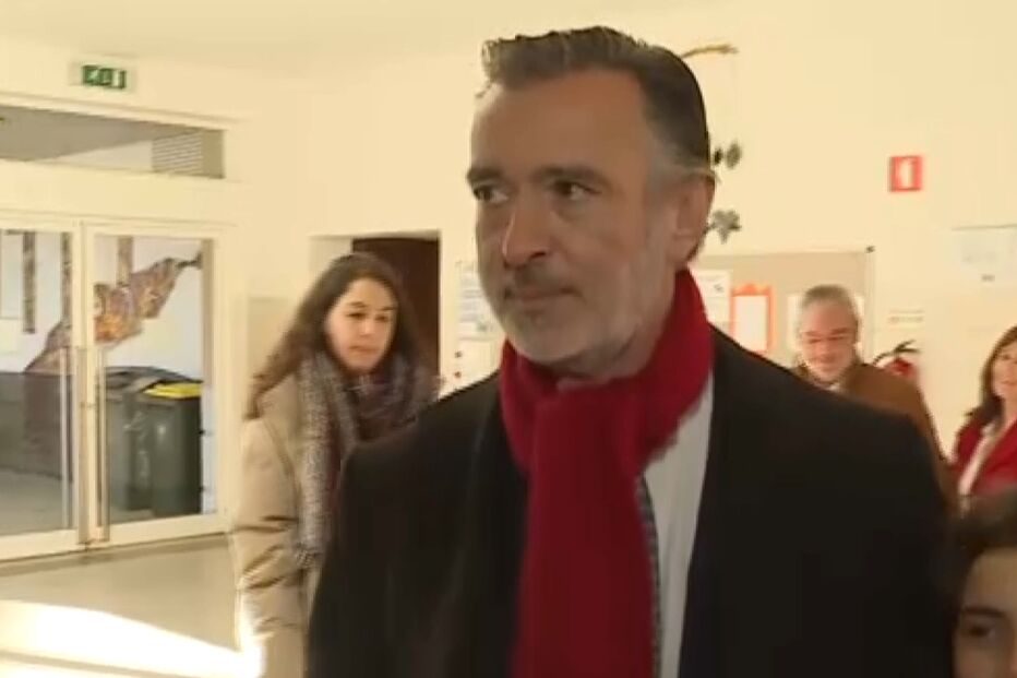 João Cotrim de Figueiredo já votou acompanhado da neta