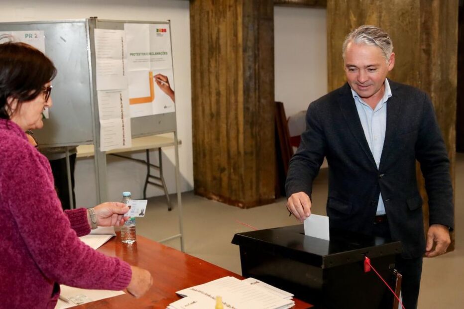 Líder do JPP vota em dia de eleições