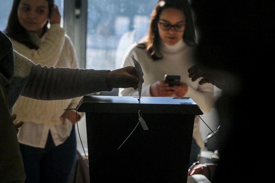 Eleições presidenciais 2026: afluência eleitoral alta.
