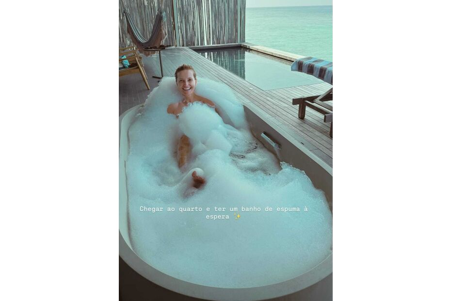 Cristina Ferreira relaxa num banho de espuma nas Maldivas