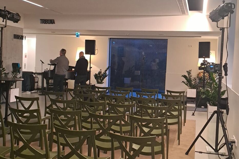 No Cine-Teatro de Amarante está tudo pronto para a noite eleitoral de Jorge Pinto.