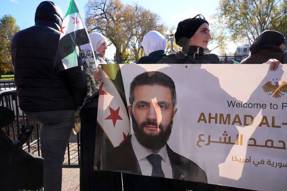 Al-Sharaa reúne-se com o enviado dos EUA, Barrack, em Damasco para novo acordo