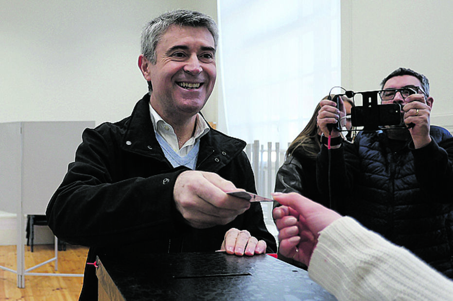 Porto. O secretário-geral do Partido Socialista,  José Luís Carneiro, votou no Porto ao início da tarde