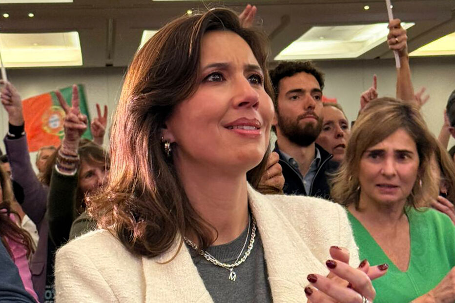 Mariana Leitão emocionada durante discurso de Cotrim 