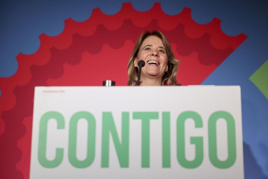 Catarina Martins discursa com o mote 