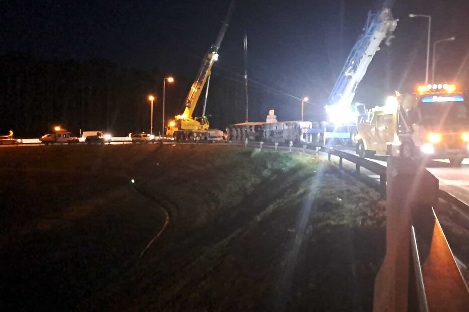 Homem ferido em despiste de camião na A28 em Esposende. Trânsito condicionado