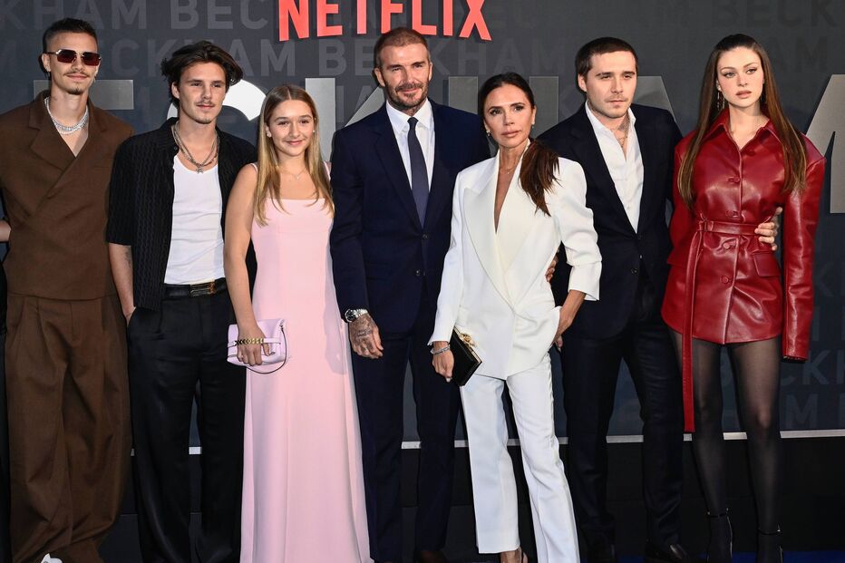 Mia Regan, Romeo Beckham, Cruz Beckham, Harper Beckham, David Beckham, Victoria Beckham, Brooklyn Peltz Beckham e Nicola Peltz Beckham
